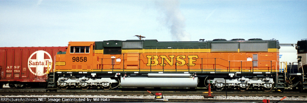 BNSF SD70MAC 9858